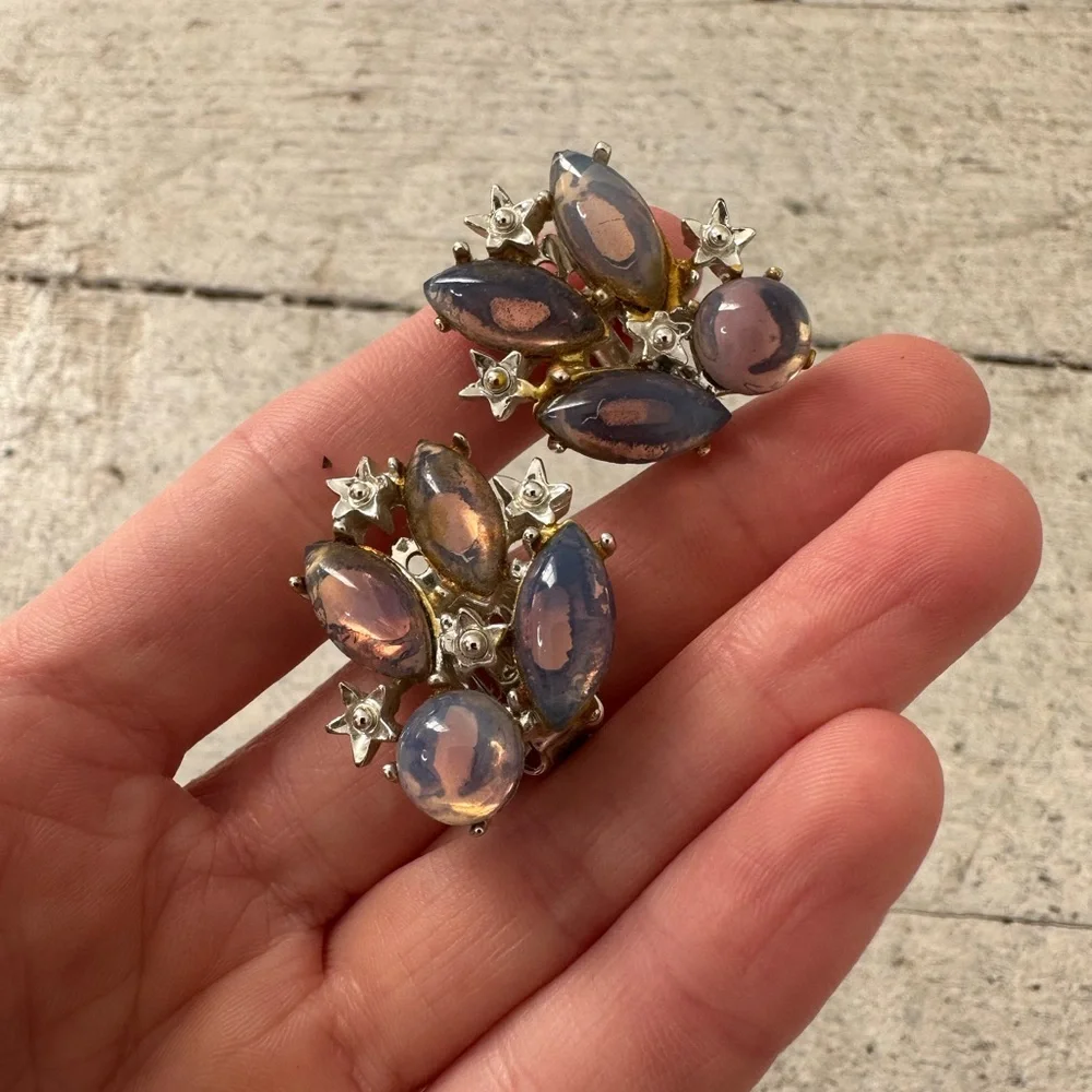 Vintage Moonglow Glass Star Accents 60s Clip On Earrings - Picture 3 of 6